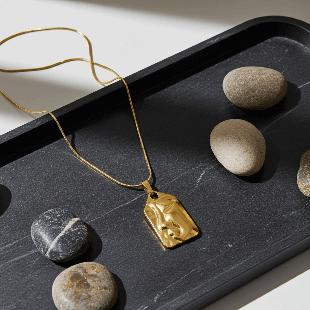 Abstract Face Pendant Necklace – Bold Artistic Expression ✨ - Ruposhree