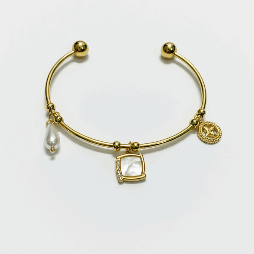 Pearl & Emblem Charm Gold Bracelet 🌸